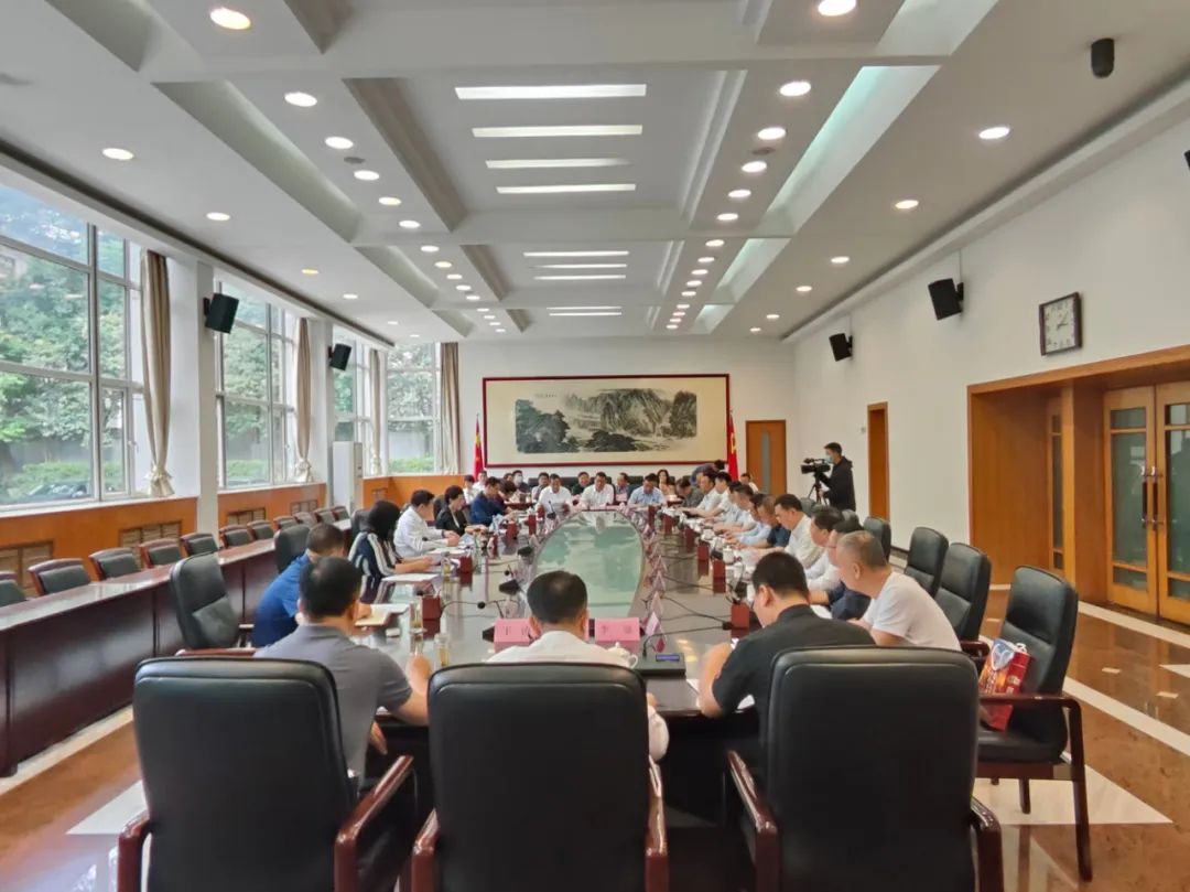 商会会长谢成波受邀参加碑林区民营企业家恳谈会