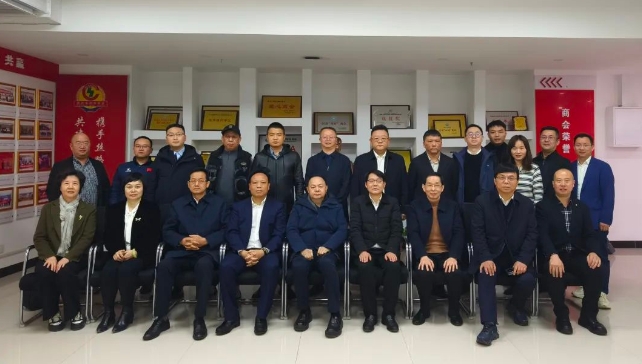 湖南省央企合作对接暨重大招商引资驻京工作专班主任郑建新一行莅临陕西省湖南商会走访交流